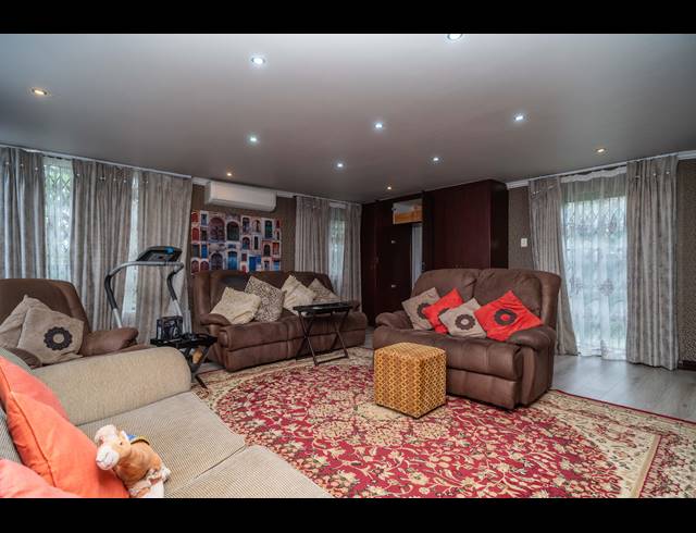 5 BEDROOM HOUSE FOR SALE IN WESTVILLE